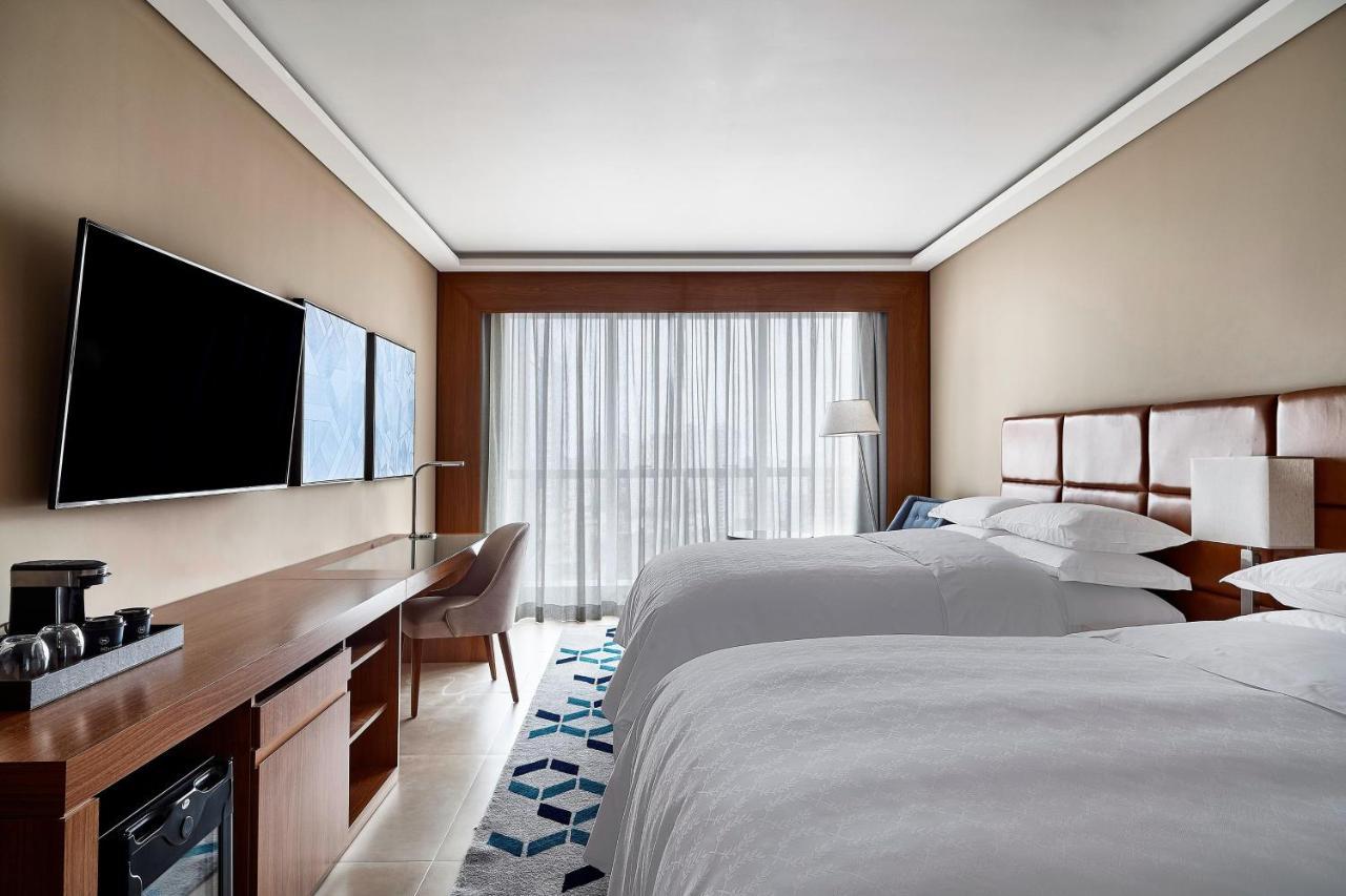Sheraton Santos Hotel Dış mekan fotoğraf A guest room at the Hilton Garden Inn