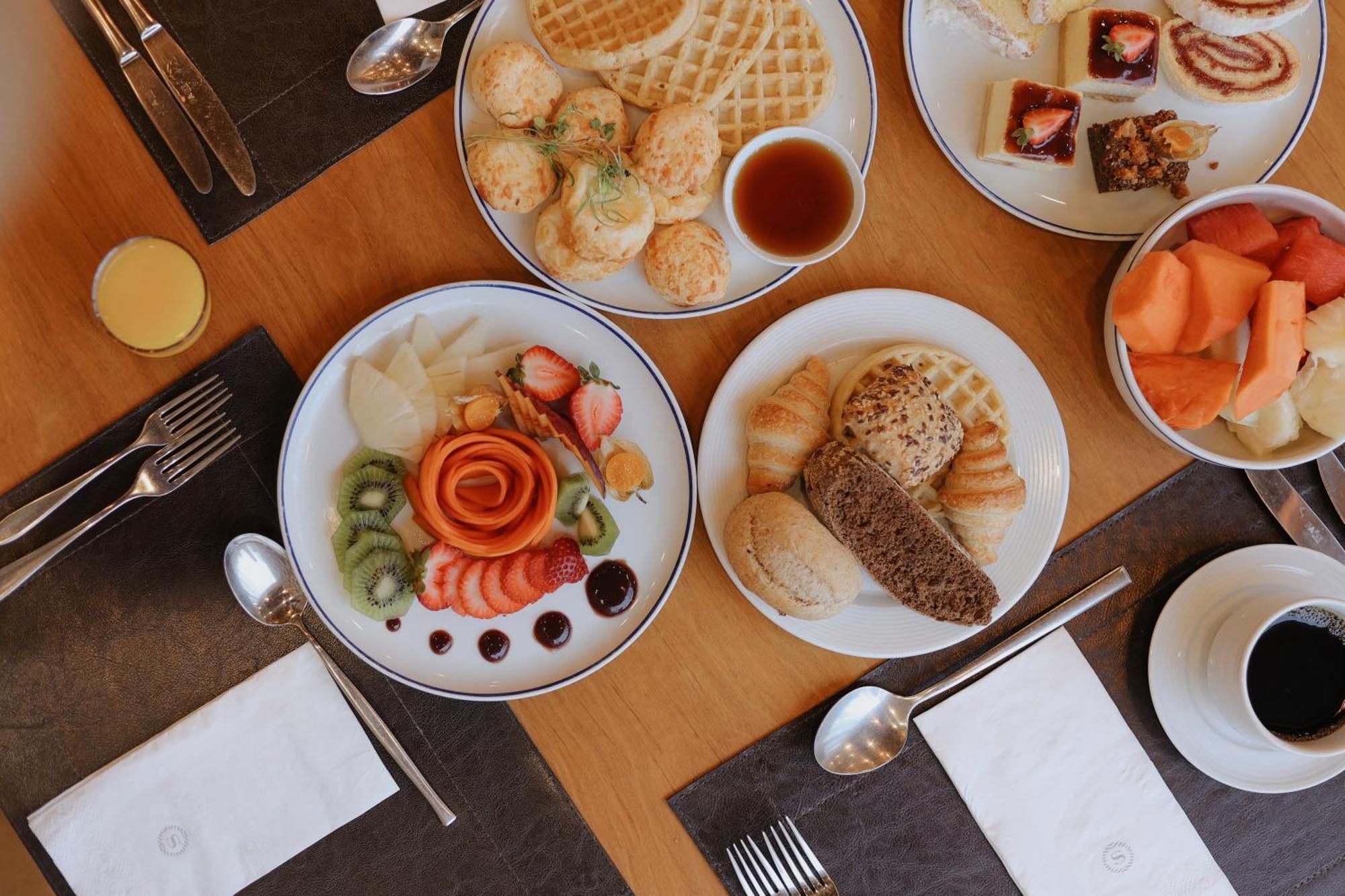 Sheraton Santos Hotel Dış mekan fotoğraf A breakfast buffet at a hotel
