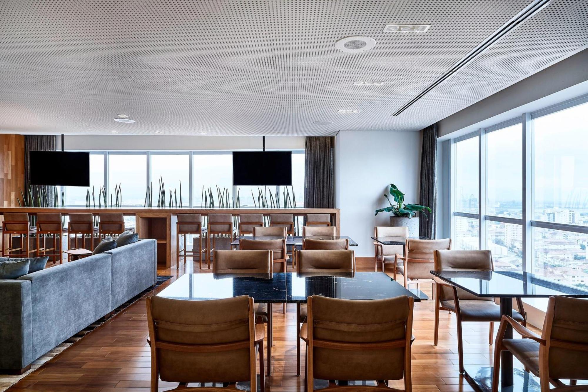 Sheraton Santos Hotel Dış mekan fotoğraf The lounge at Haneda Airport